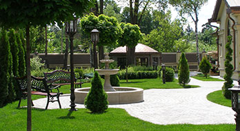 Озеленение и благоустройство территории